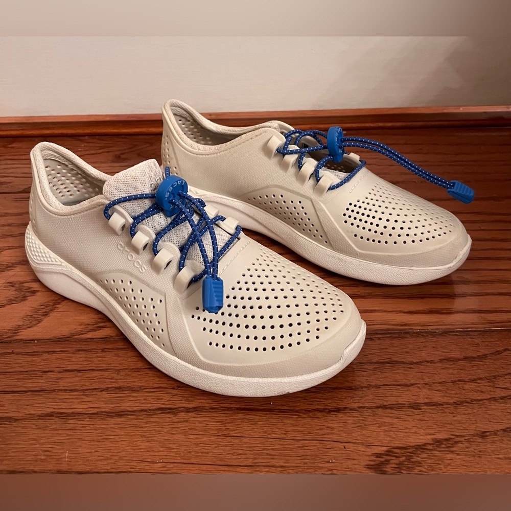 Crocs LiteRide Pacer Sneaker Off-White And Blue Women’s Size 8